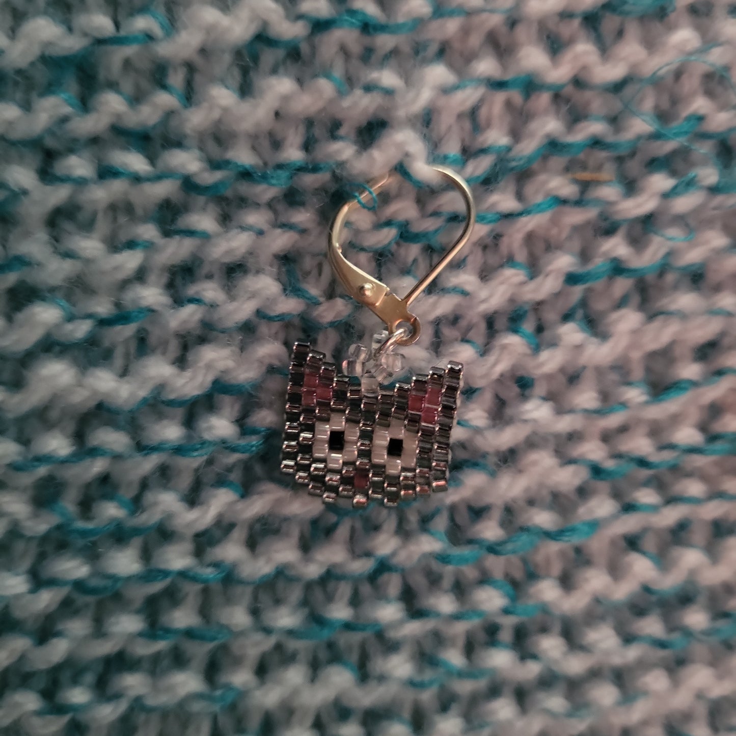 Grey cat stitch markers